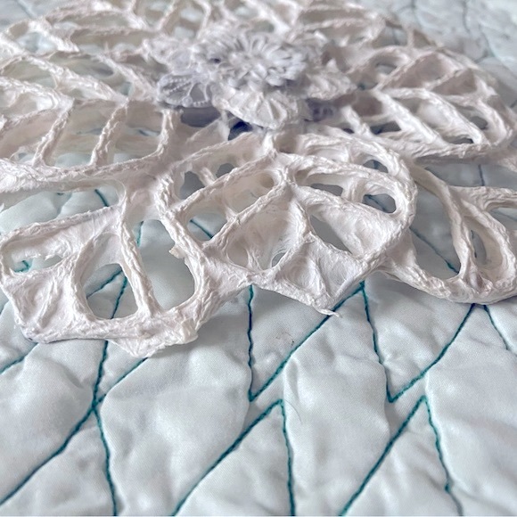 NEW Hobby Lobby Metal White Flower Textured Paper Mache Hanging Wall Decor - Picture 7 of 10